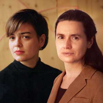 Enlarged view: Portrait two woman
