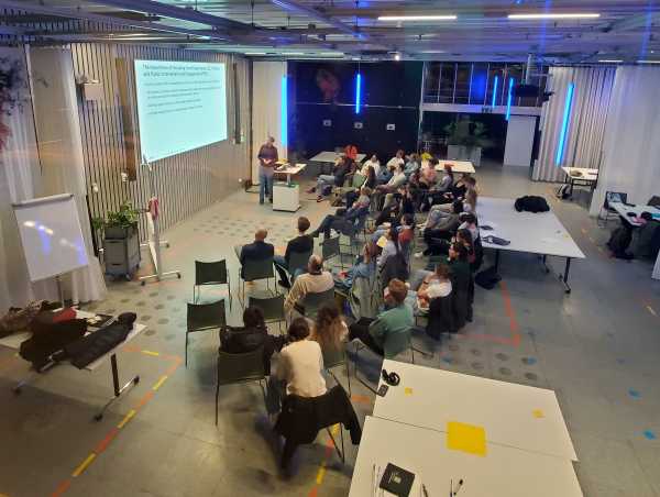 Enlarged view: Workshop Situation with Speaker