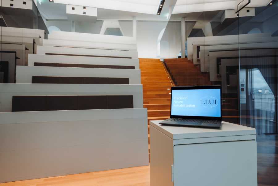 Enlarged view: Computescreen with LLI Logo