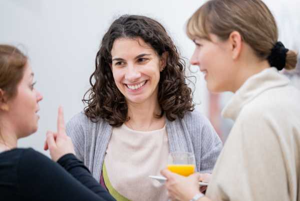 Enlarged view: Three people discuss during an aperitif