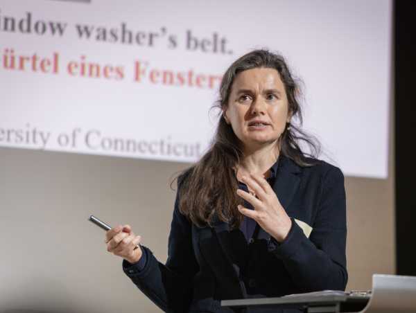 Enlarged view: Dr. Anna Myjak-​Pycia gifs insights into the history and current state of barrier-​free architecture at RESC Symposium